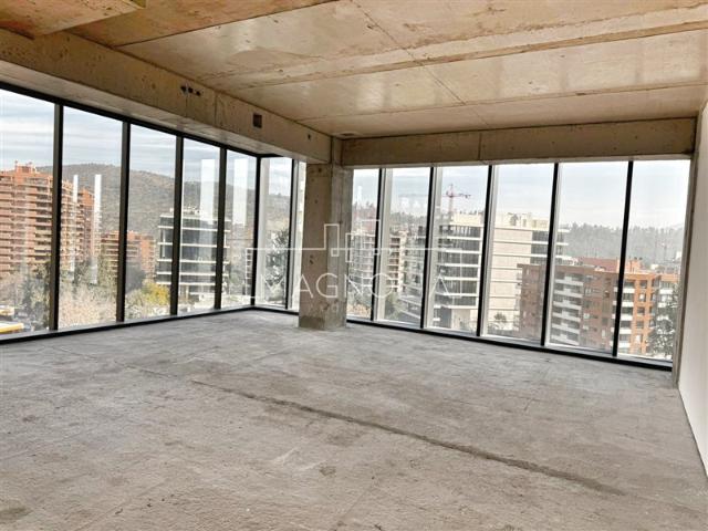 Oficina en Arriendo en A pasos de futura línea 7 del Metro, buena conectividad