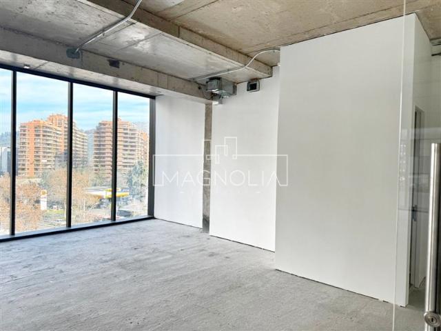 Oficina en Arriendo en A pasos de la futura nueva Línea 7