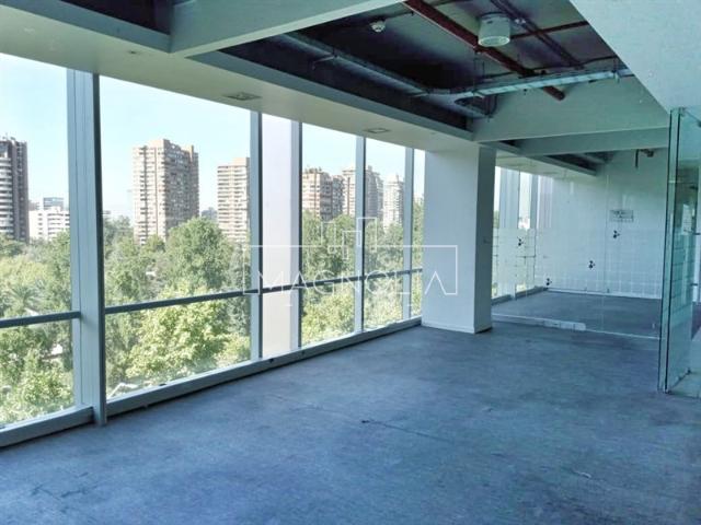 Oficina en Arriendo en A pasos del Parque Araucano, y cercanía al Metro Manquehue