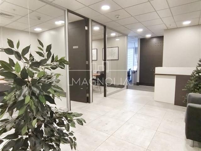 Oficina en Arriendo en A pasos del Parque Araucano, futura línea 7 del Metro