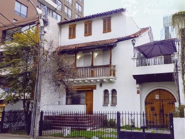 Oficina en Arriendo en Casa para 30 puestos de trabajo, 2 salas reuniones, 5 baños y 7 estacionamientos en General Flores65279. Providencia