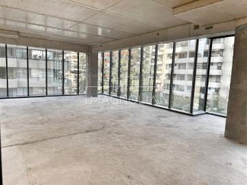 Oficina en Arriendo en Cercano a Las Condes, buena conectividad