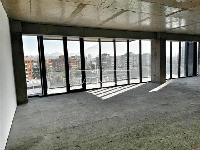 Oficina en Arriendo en Cercano a Las Condes, buena conectividad
