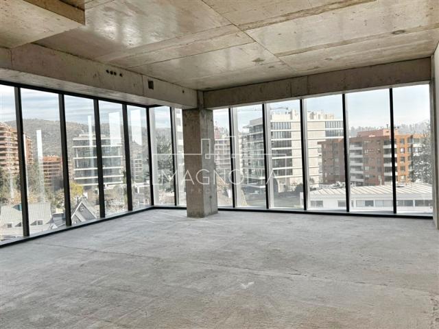 Oficina en Arriendo en Cercano a Las Condes, buena conectividad