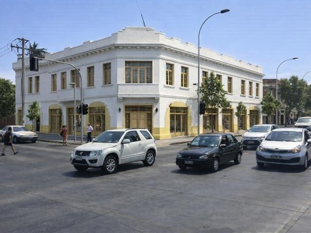 Oficina en Arriendo en Esquina con Carmen muy cerca de Santa Rosa