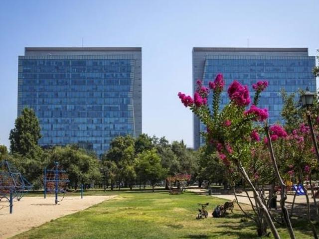 Oficina en Arriendo en Torres del Parque/ Cerro Colorado