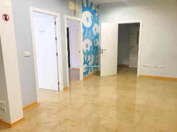 Oficina en centro urbano con posibilidad de dividir en dos locales