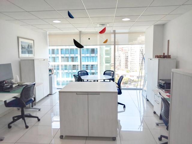 Oficina en Las Condes. Lista para ocupar