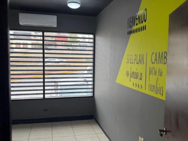 Oficina en periferico de la juventud