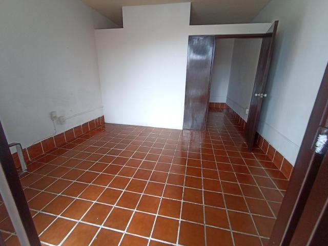 OFICINA EN PLAZA PLANTA BAJA MIRAVAL