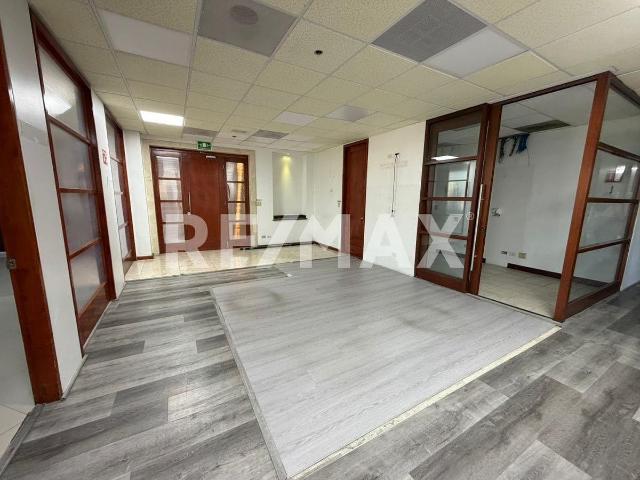 OFICINA EN RENTA DE 354.77 M2, EN LAS TORRES, BLVD. AGUA CALIENTE, TIJUANA