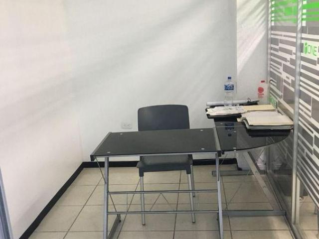 Oficina en Renta en Av. Universidad en Chihuahua Amueblada tipo Coworking