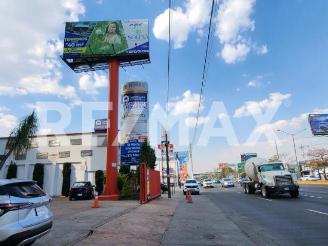 Oficina en renta sobre López Mateos Sur muy cerca de Bugambilias dentro de edificio corporativo