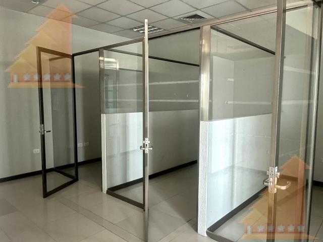 Oficina en renta 125 mts2 en Torre Corporativa Av, Bonampak
