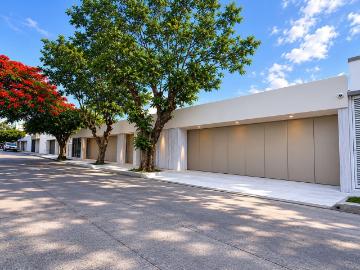 Oficina en renta/venta en Jardines del Moral, zona Norte
