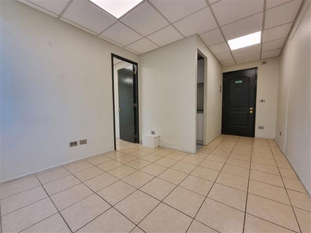 Oficina en Venta en Oficina Metro Pedro de Valdivia 2 privados y 2 baños