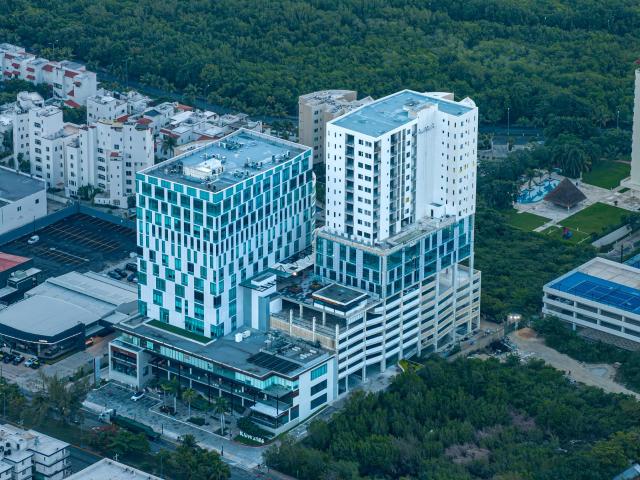 OFICINA EN VENTA EN AV BONAMPAK CANCUN