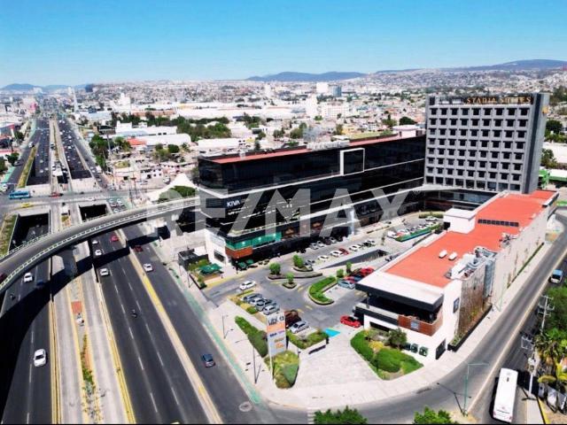 Oficinas Comerciales dentro de Plaza Ubika Universidad y 5 de Febrero
