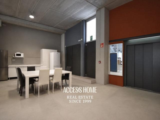 Oficinas corporativas en venta en Badalona – Polígono Les Gu. 575m² Badalona