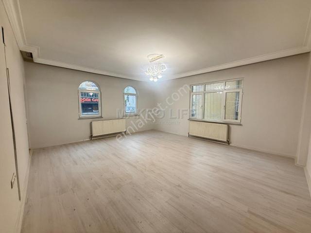 Ofis Merkezi Konumda Satılık 3+1 Geniş Ferah Daire