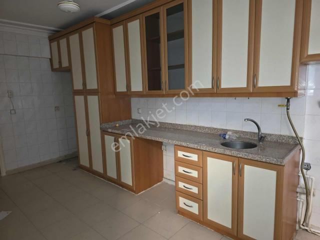 Ofis Kurt İsmail Paşa 2 Sokakta Satılık 3+1 Daire