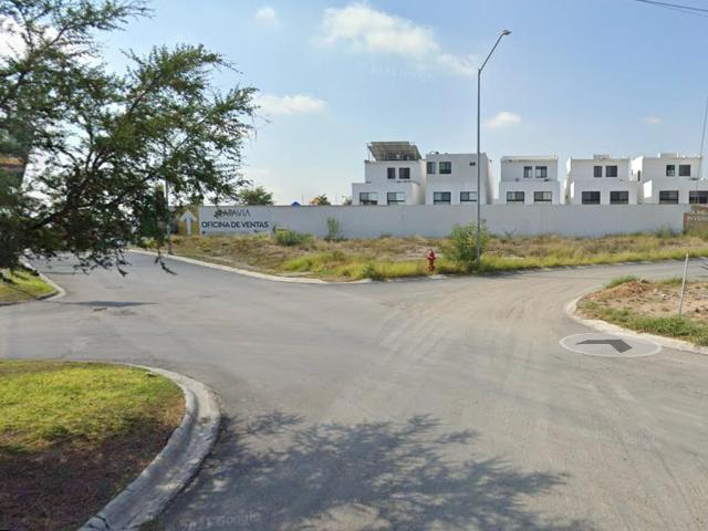Ofrezco terreno comercial en esquina Venta o renta Apodaca