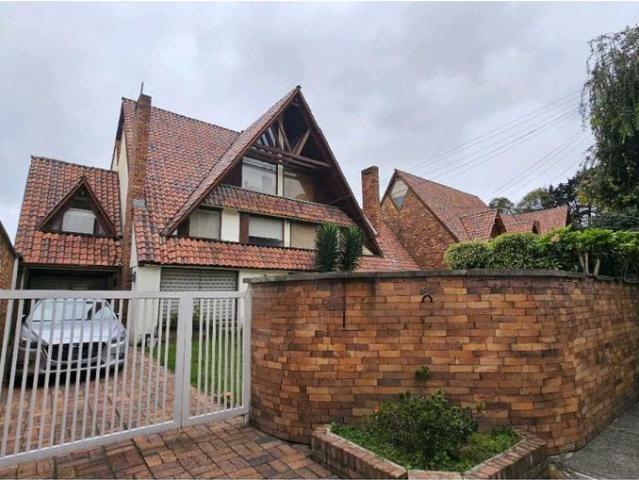 OFREZCO VENTA ARRIENDO CASA COLINA CAMPESTRE PA