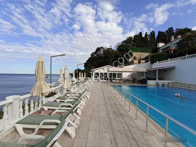 Çok Acil Denize Sıfır Villa Kent Sitesinde Deniz Manzaralı Havuz