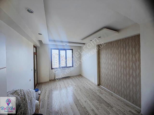 Çok Acil Satılık Üçkuyular Real Yapıda Da 3+1 Daire