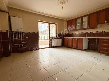 Çok Acil'den Merkezi Konumda 3+1 Katta Asansörlü Kiralık Daire!