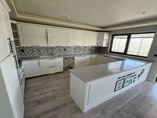 Çok Acil'den Akağ Life Sitesin'de Manzaralı 5+1 Dubleks Daire!