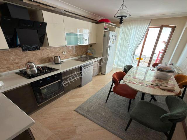 Çok Acil'den Engeller Cd Ara Kat Asansörlü 140 M2 3+1 Daire!