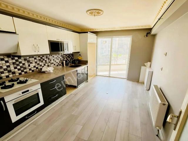 Çok Acil'den Kanuni Mh.asansörlü 120m2 Katta 3+1 !