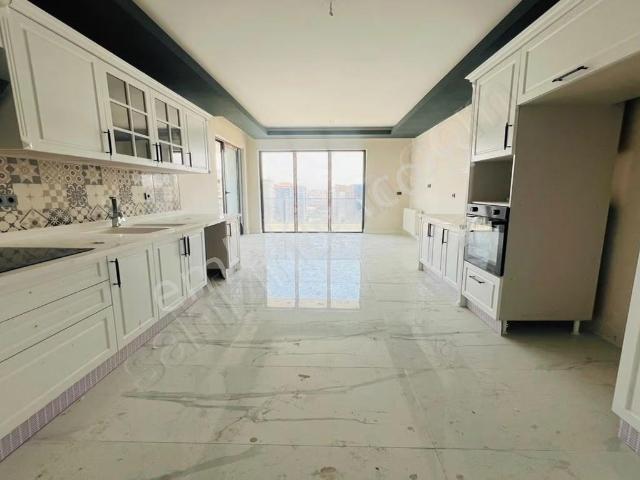 Çok Acil'den Verapark Sitesi'nde Yüksek Kat Kök Tapu 4+1 !