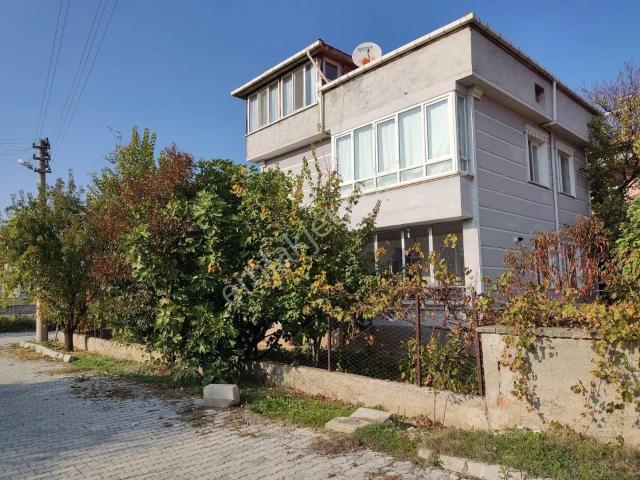 Çok Güzel Konumda Tripleks Müstakil Ev