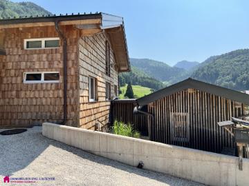Ökologisches Wohnhaus über den Dächern von Bad Ischl in erhöhter Ruhe und Grünlage mit Ausblick