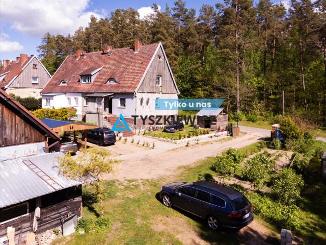 Dom bliźniak w cichej okolicy z dużą działką i możliwością własnej aranżacji