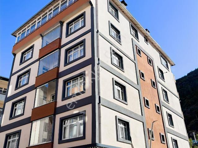 Okan Emlak'tan Cumhuriyet Caddesi Okullar Bölgesinde Kiralık