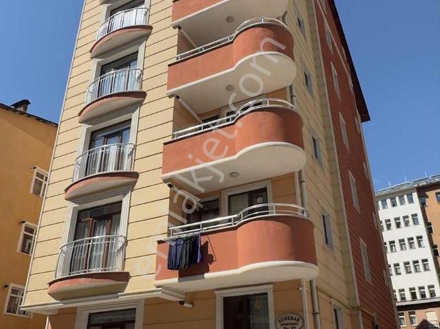 Okan Emlak'tan Someren Apartmanı'nda Kiralık 3+1 Daire