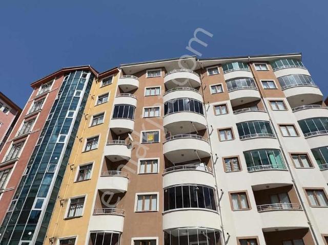 Okan Emlak'tan 15 Şubat Caddesi'nde Güney Cephe 3+1 Kiralık