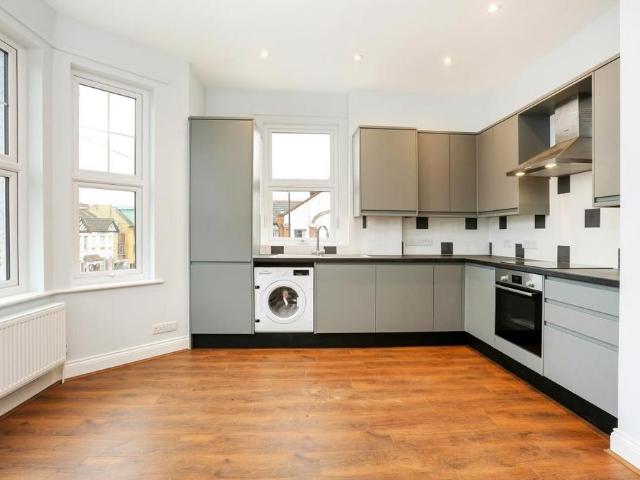 Okehampton Road, Kensal Rise 3 bed flat to rent £3,000 pcm £692 pw
