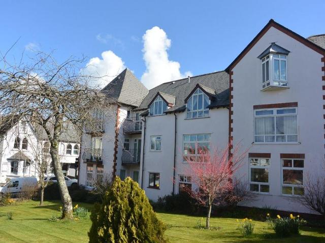 Okehampton 2 bed flat to rent £750 pcm £173 pw