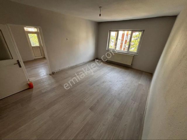 Oktay Kerman'dan Sincan Merkezde Kiralık Ara Kat Yapılı Daire