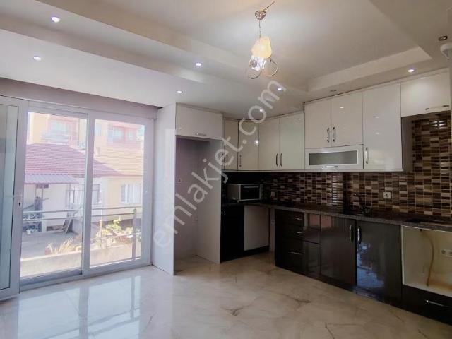Okullar Caddesi Yanı Dogalgazlı Asansörlü 3+1 Kiralık Daire