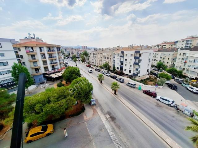 Okullara Hastaneye Metroya Yakını Bakımlı Otoparklı