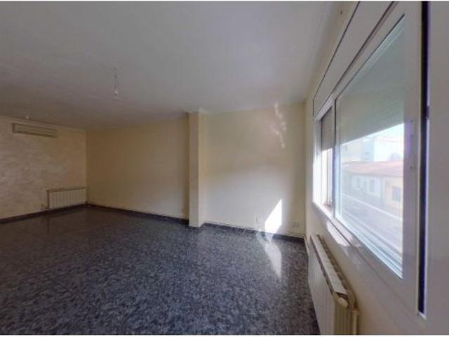 OKUPADO PISO TIPO CASA BIS DE 4 HABITACIONES