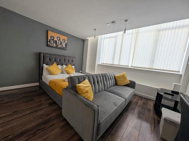 Oh Me Oh My, 25 Water Street, Liverpool, L2 0RG, United Kingdom | Studio apartment for rent #172553605 | Rentberry