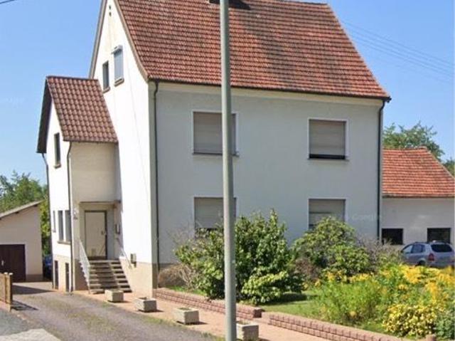 OHNE MAKLER ! Freistehendes Haus mit großem Garten und Garage