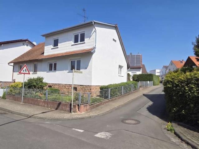 Ohne Maklerprovision: DHH mit neuer Fassade & neuen Fenstern & Eletroheizung von privat zu verkaufen