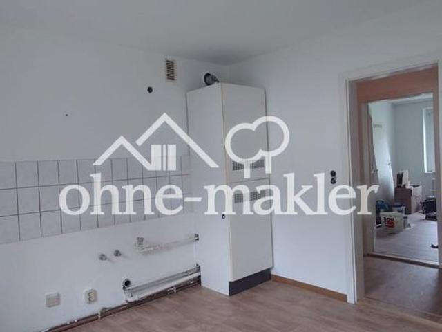 ohne Prov.: 3 Raum Wohnung, große Küche, Bad mit Fenster, Wanne+Dusche, schön saniert+renoviert